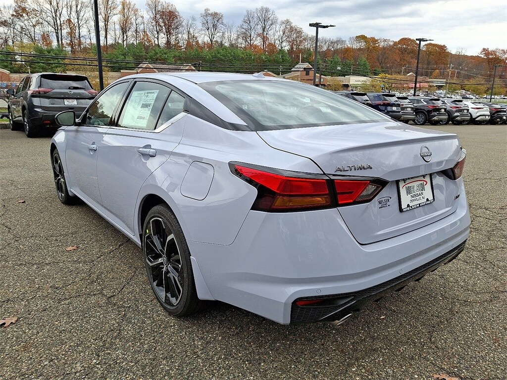 2025 Nissan Altima 2.5 SR photo 3