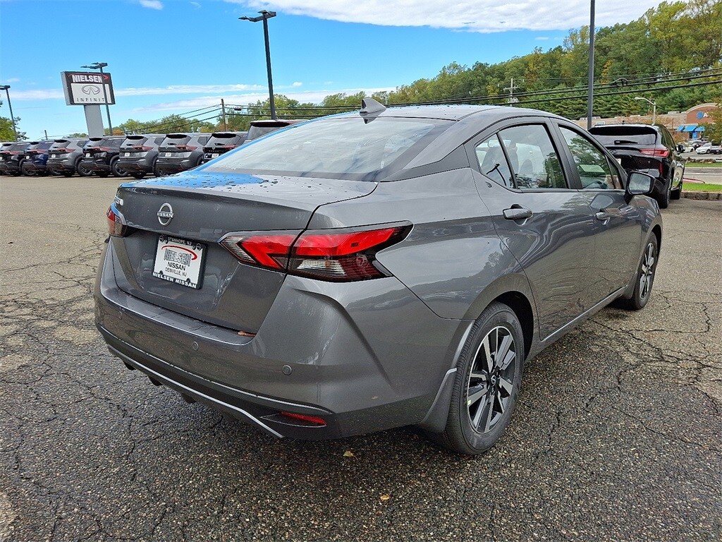 2025 Nissan Versa 1.6 SV photo 4