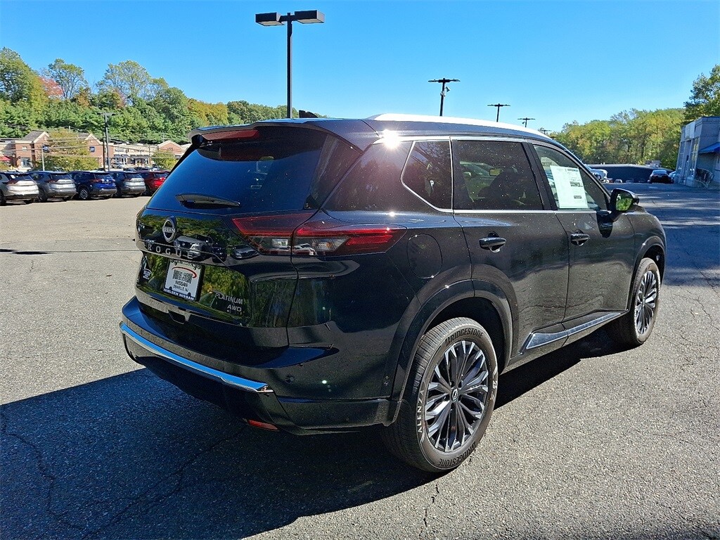 2026 Nissan Rogue Platinum photo 3
