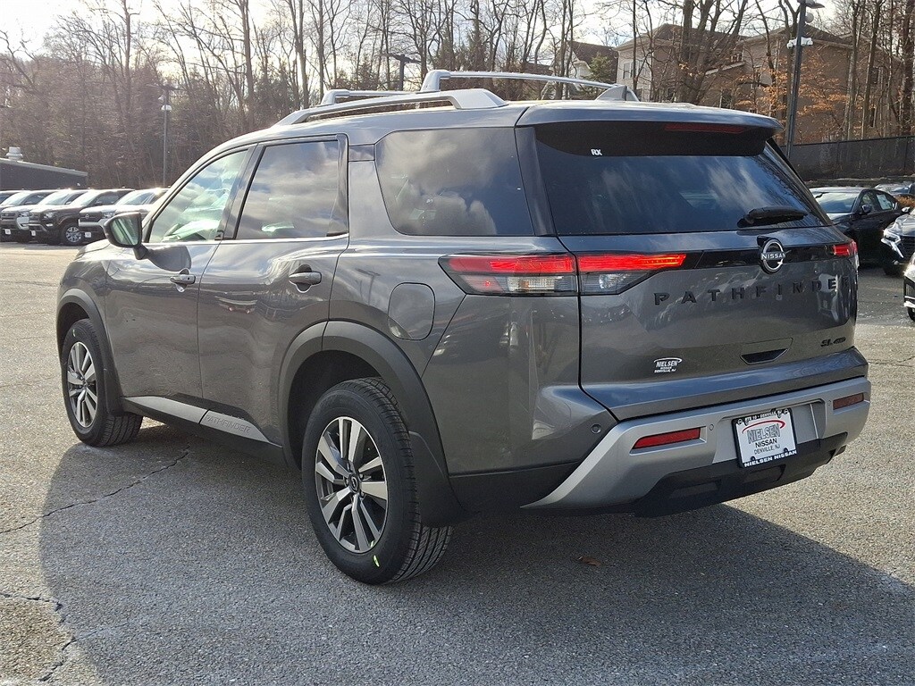 2025 Nissan Pathfinder SL photo 3