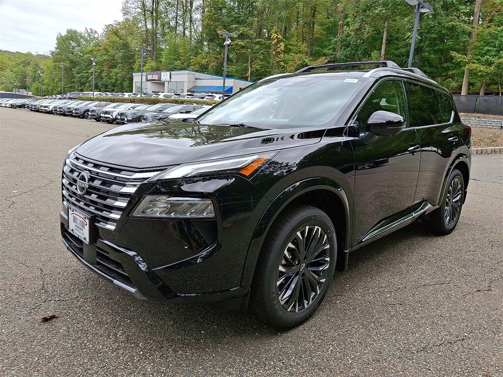 2026 Nissan Rogue Platinum photo 2