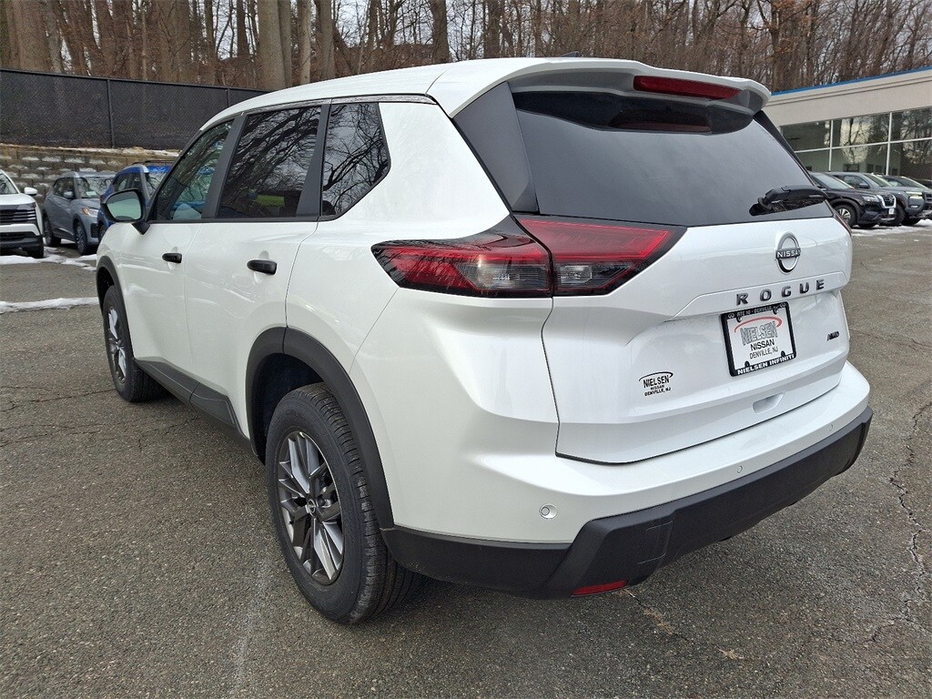 2025 Nissan Rogue S photo 3