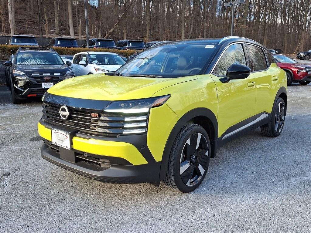 2025 Nissan Kicks SR photo 2