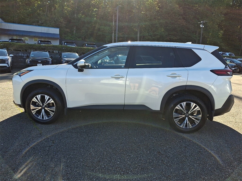 2021 Nissan Rogue SV photo 2