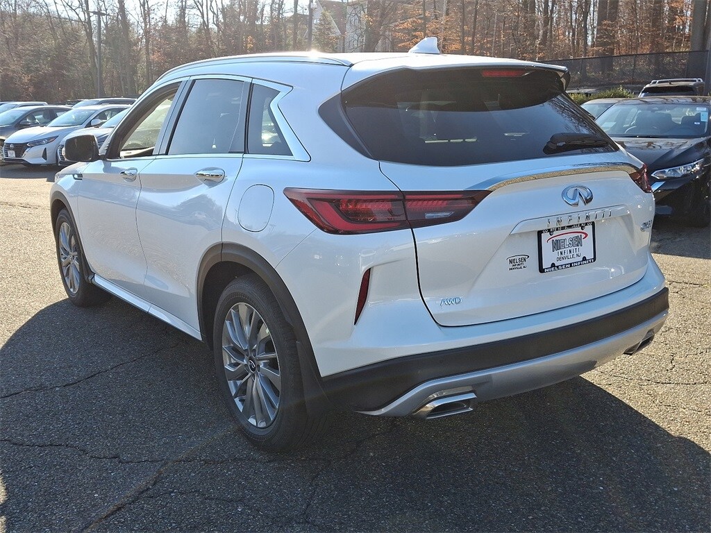 2025 Infiniti QX50 Luxe photo 3