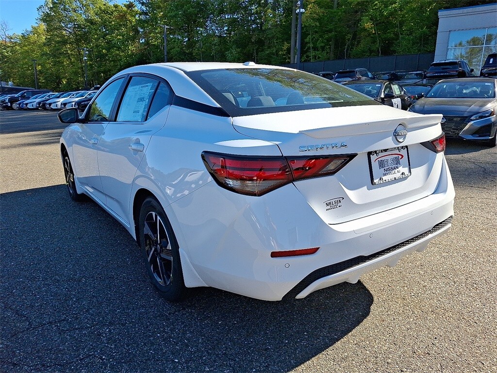 2025 Nissan Sentra SV photo 3
