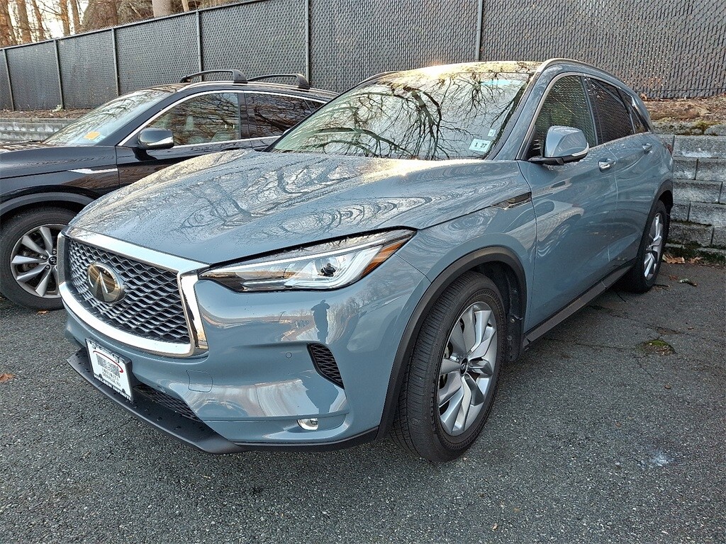 2022 Infiniti QX50 Essential AWD photo 3