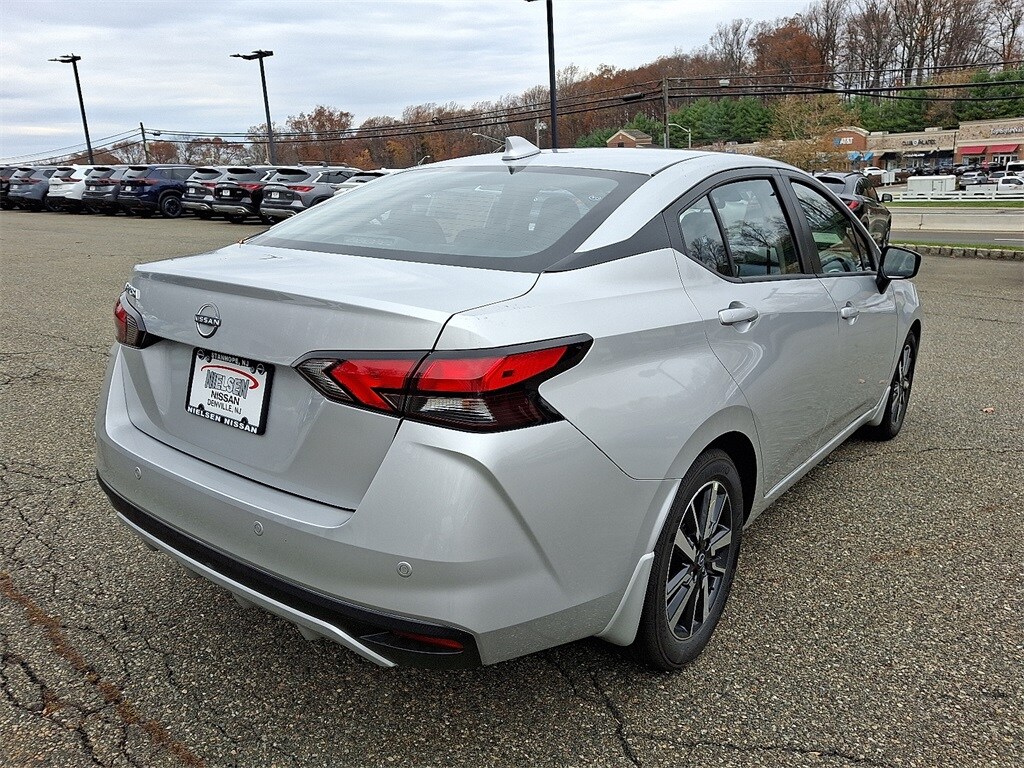2025 Nissan Versa 1.6 SV photo 4