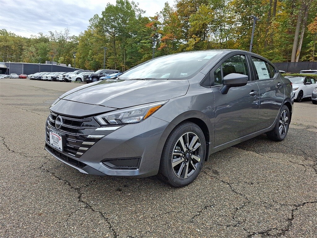 2025 Nissan Versa 1.6 SV photo 2