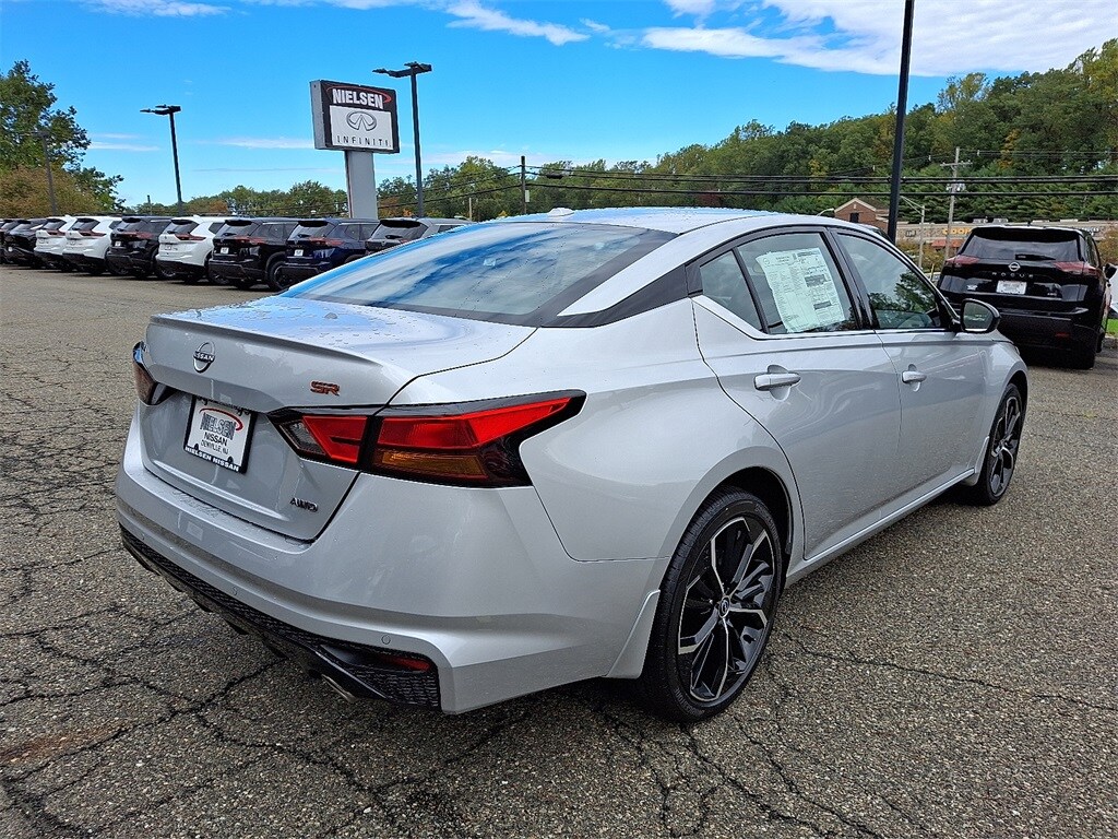 2025 Nissan Altima 2.5 SR photo 4