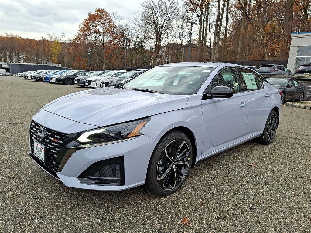 2025 Nissan Altima 2.5 SR photo 2