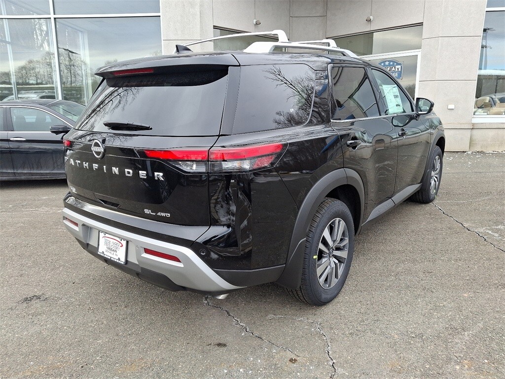 2025 Nissan Pathfinder SL photo 4