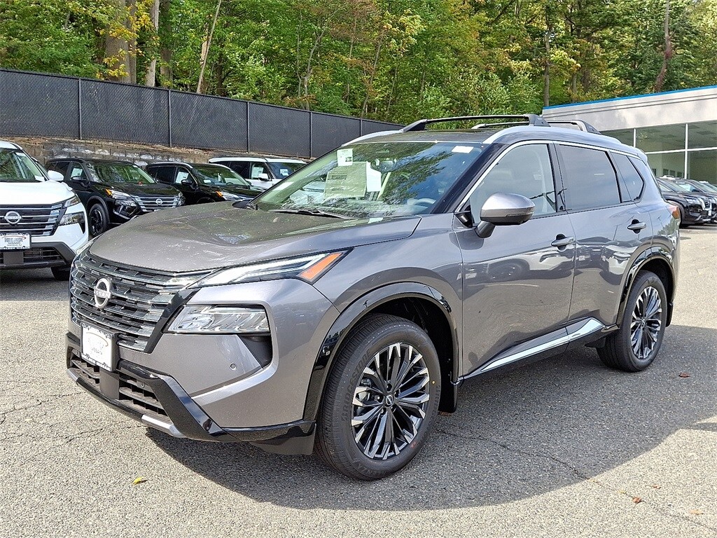 2026 Nissan Rogue Platinum photo 2