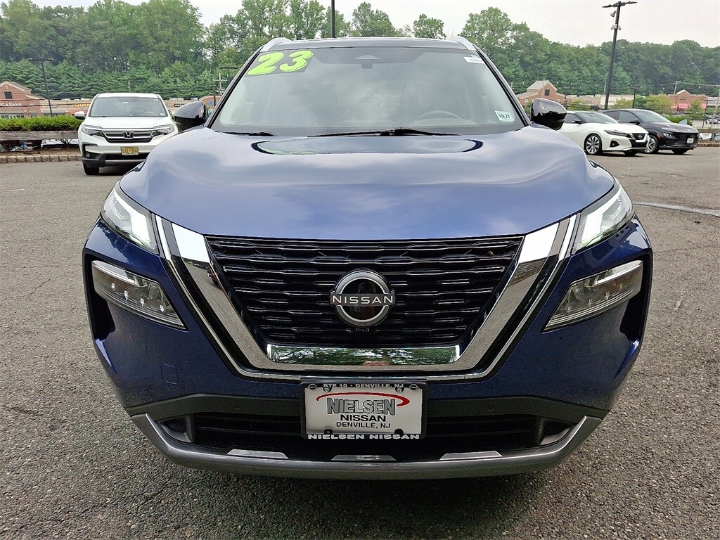 2023 Nissan Rogue SL photo 2
