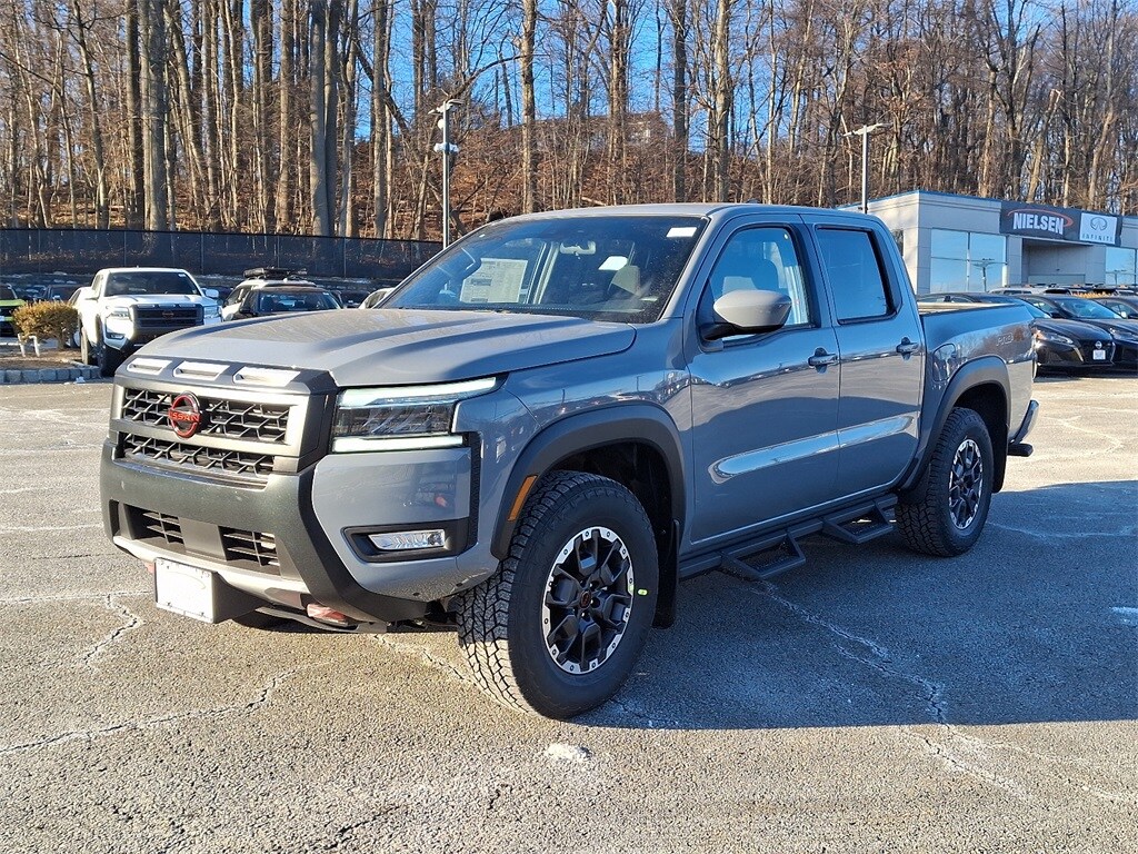 2025 Nissan Frontier Crew Cab photo 2