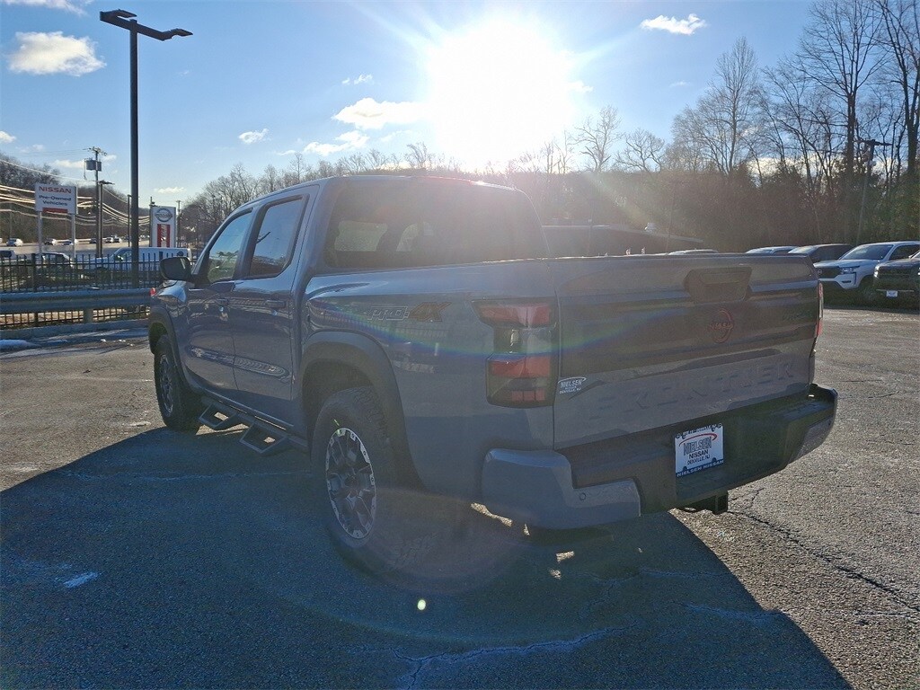 2025 Nissan Frontier Crew Cab photo 3