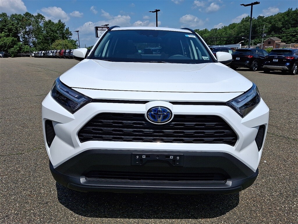 2024 Toyota RAV4 Hybrid XLE photo 2