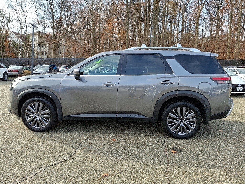 2025 Nissan Pathfinder SL 4x4 photo 3