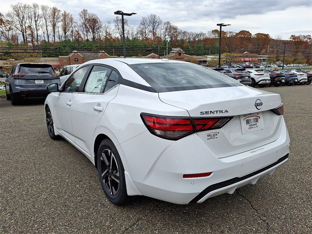 2025 Nissan Sentra SV photo 3