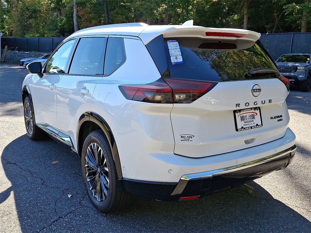 2026 Nissan Rogue Platinum photo 2
