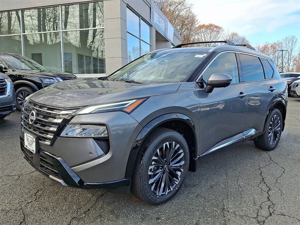 2026 Nissan Rogue Platinum photo 2
