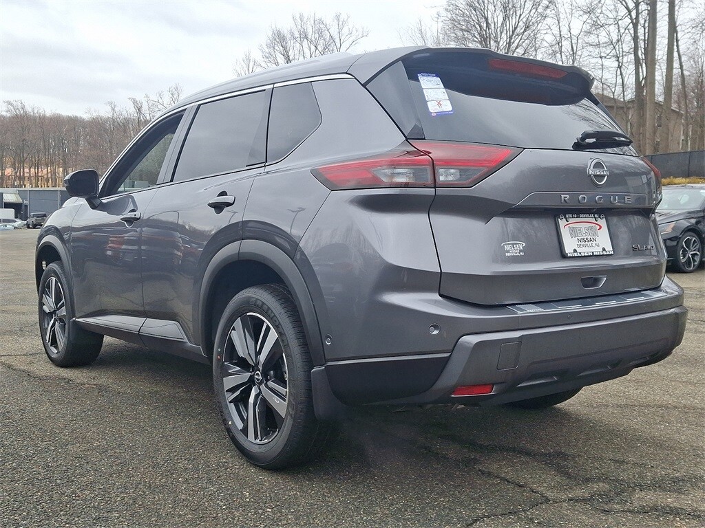 2025 Nissan Rogue SL photo 3