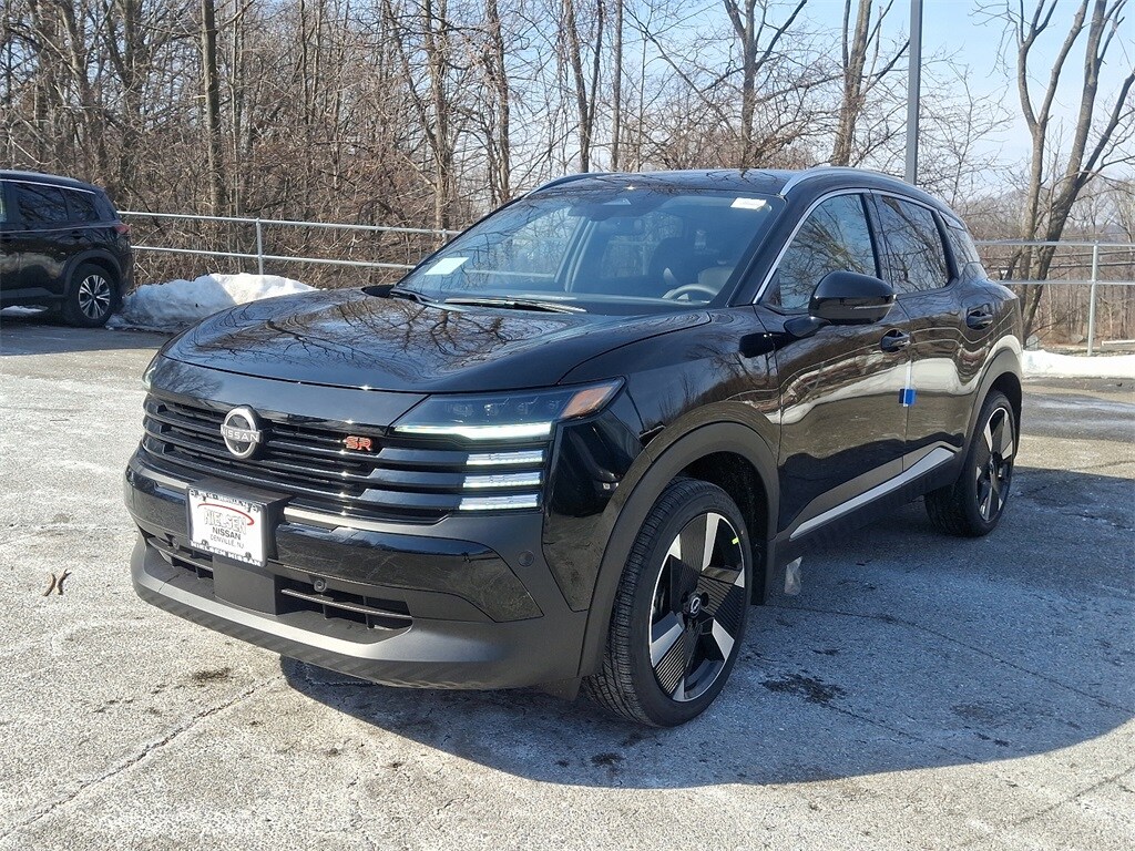 2025 Nissan Kicks SR photo 2