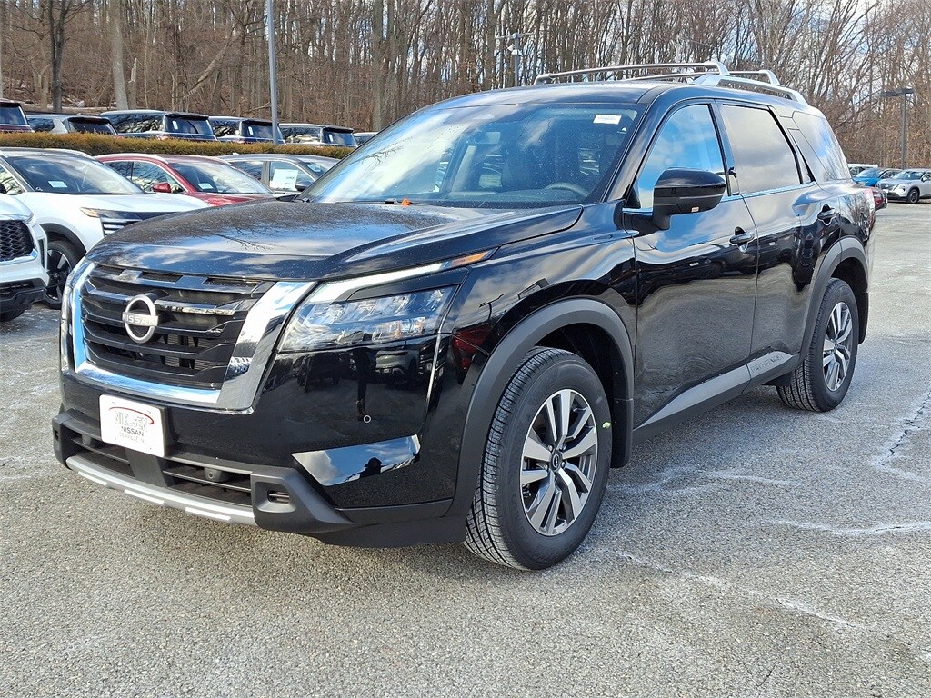 2025 Nissan Pathfinder SL photo 2