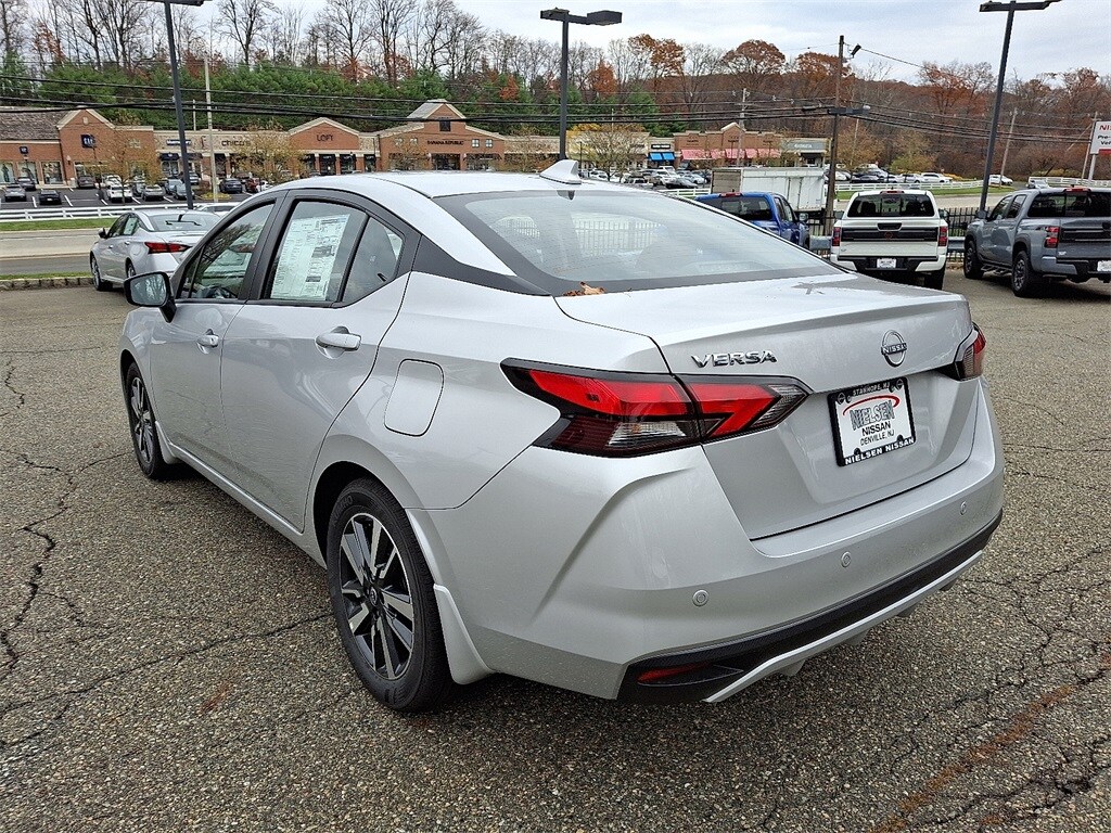 2025 Nissan Versa 1.6 SV photo 3