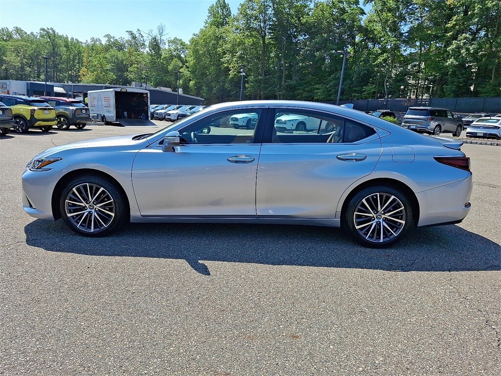 2022 Lexus ES 350 photo 4
