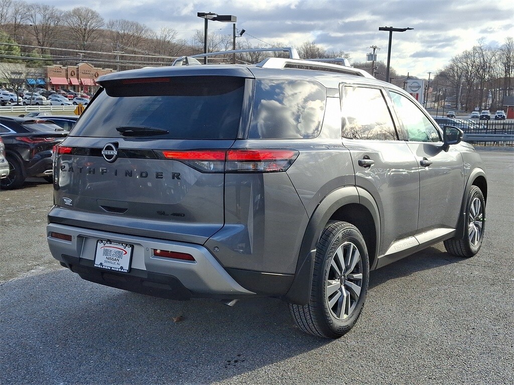 2025 Nissan Pathfinder SL photo 4