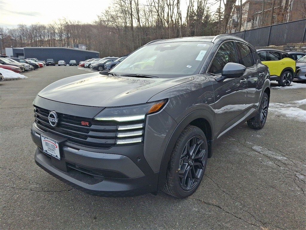 2025 Nissan Kicks SR photo 2