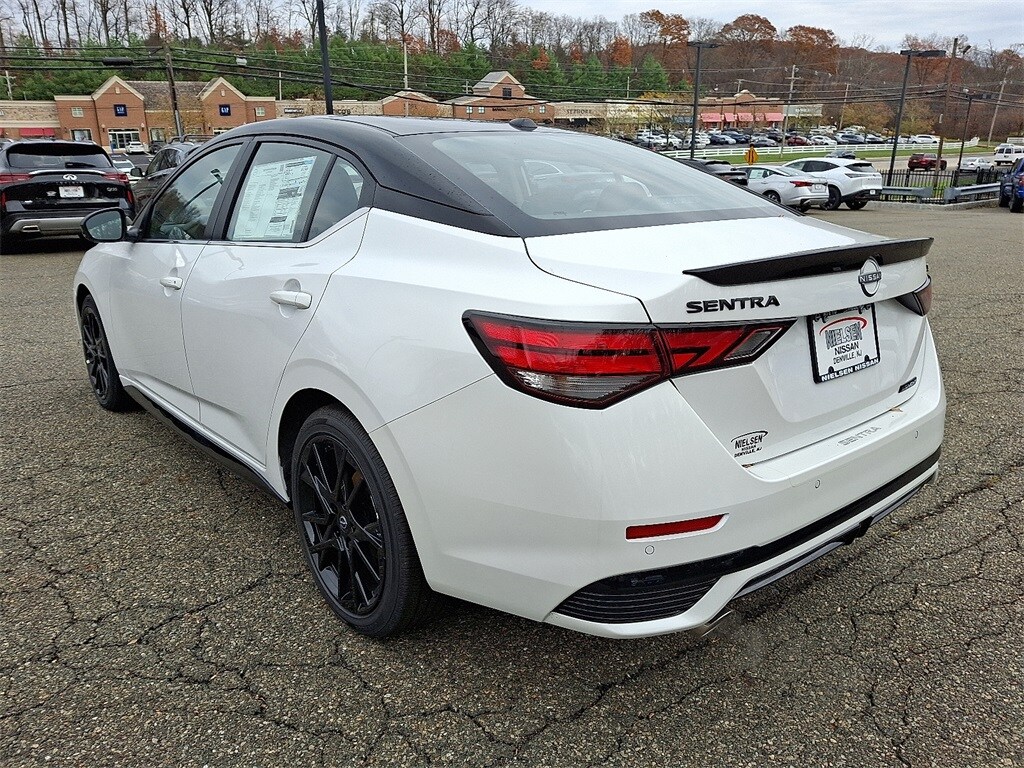 2025 Nissan Sentra SR photo 3