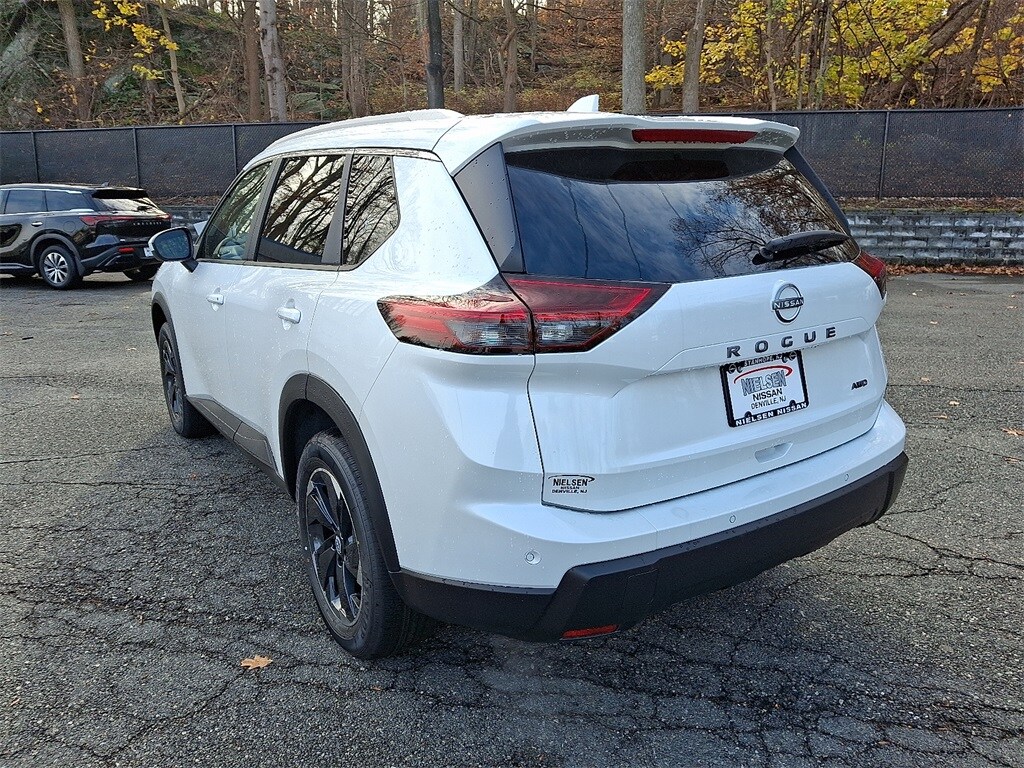 2026 Nissan Rogue SV photo 2