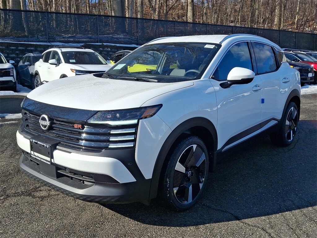 2025 Nissan Kicks SR photo 2