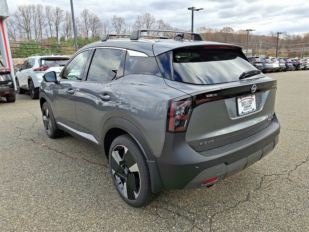 2026 Nissan Kicks SR photo 3