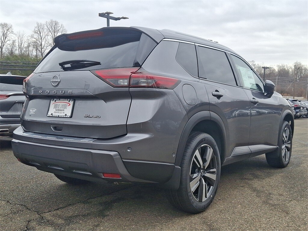 2025 Nissan Rogue SL photo 4