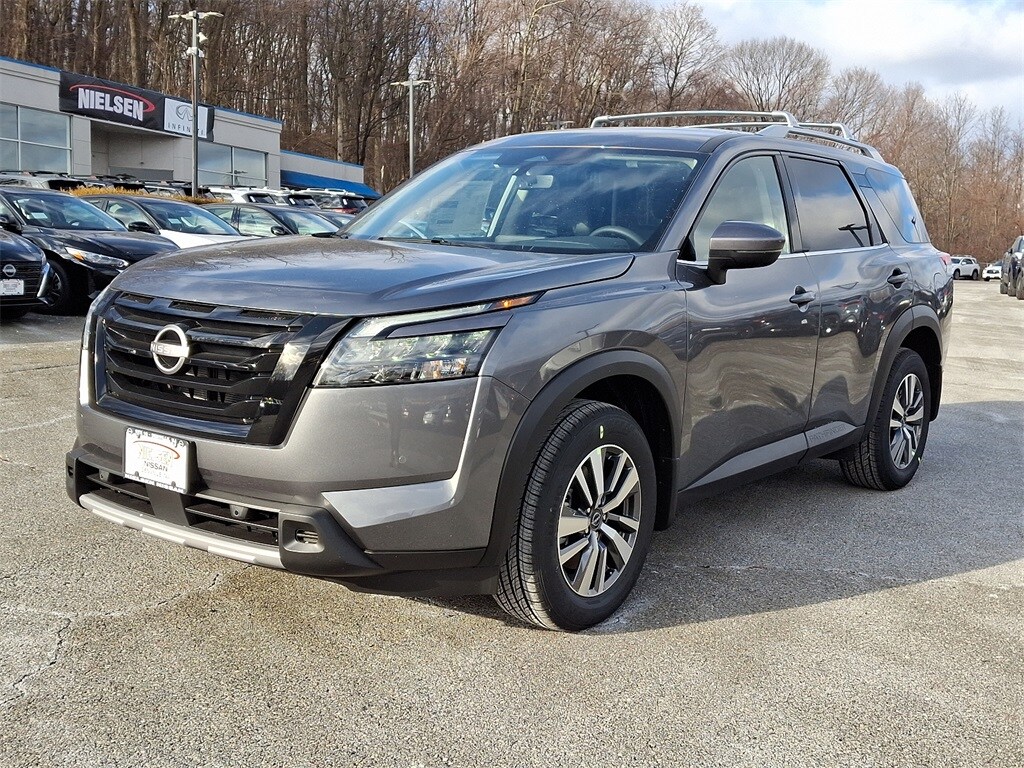 2025 Nissan Pathfinder SL photo 2