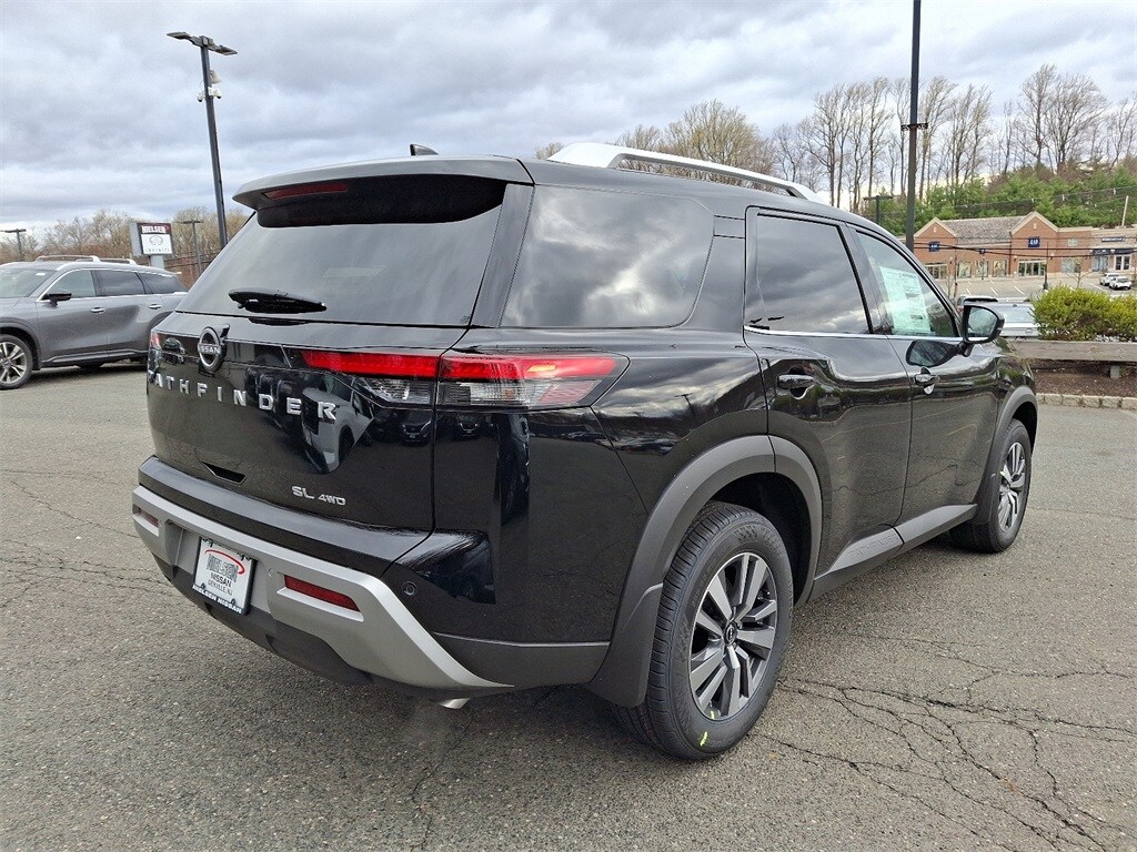 2025 Nissan Pathfinder SL photo 4