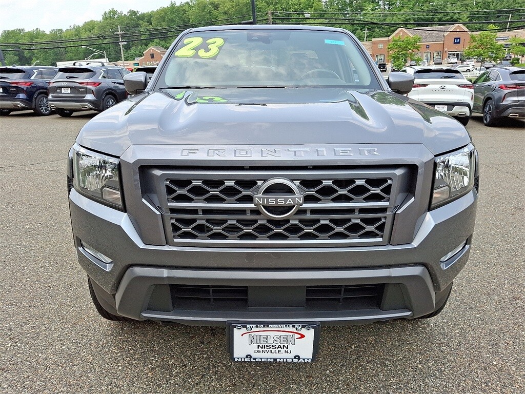2023 Nissan Frontier SV photo 2