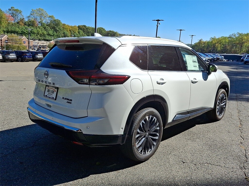 2026 Nissan Rogue Platinum photo 3
