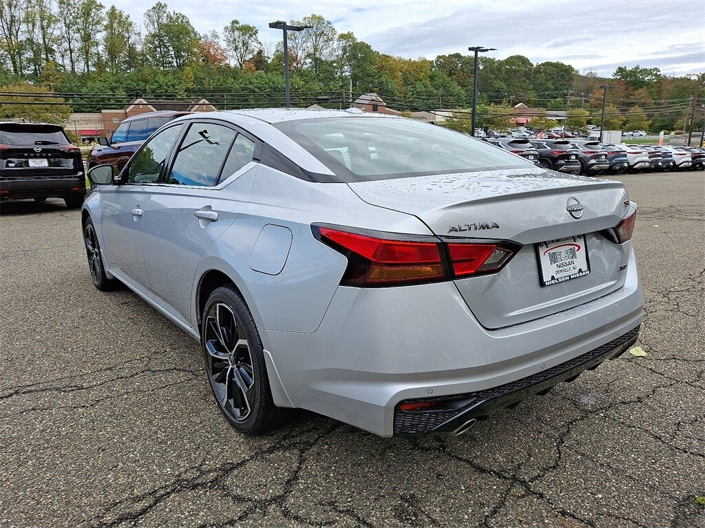 2025 Nissan Altima 2.5 SR photo 3