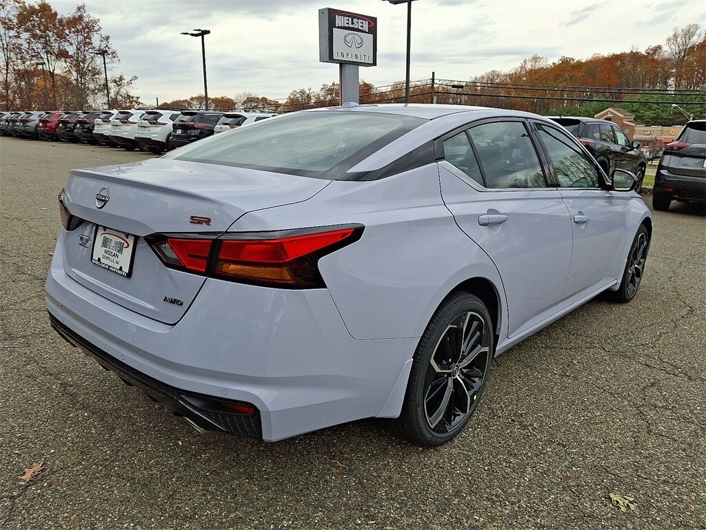 2025 Nissan Altima 2.5 SR photo 4