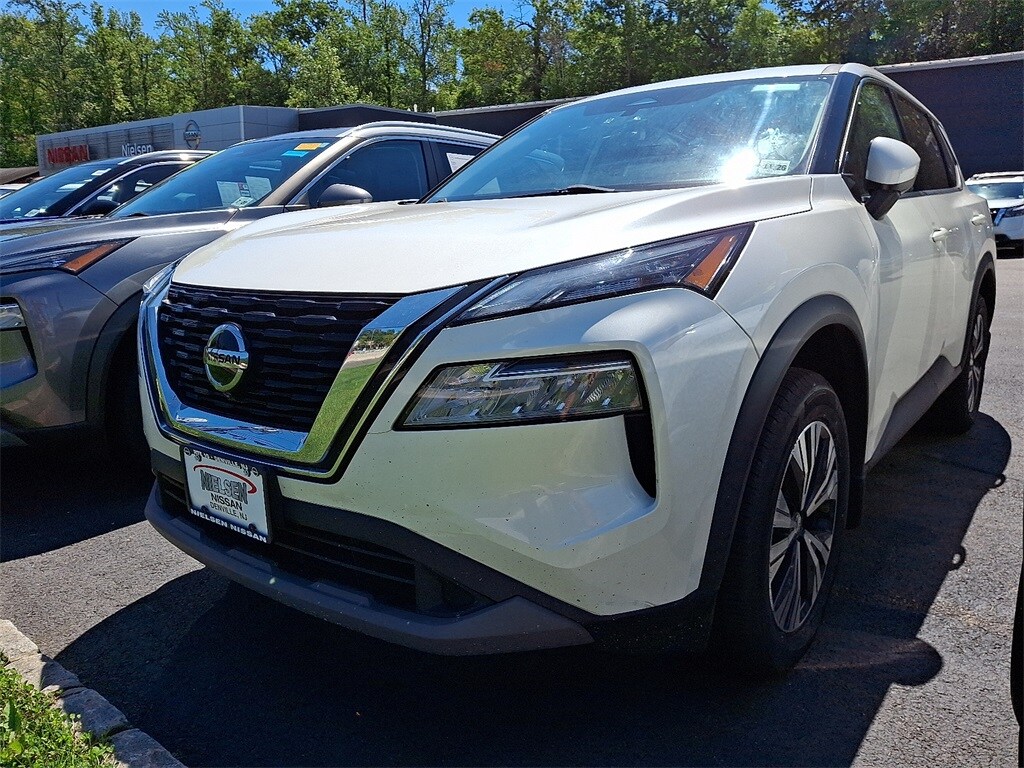 2021 Nissan Rogue SV photo 2