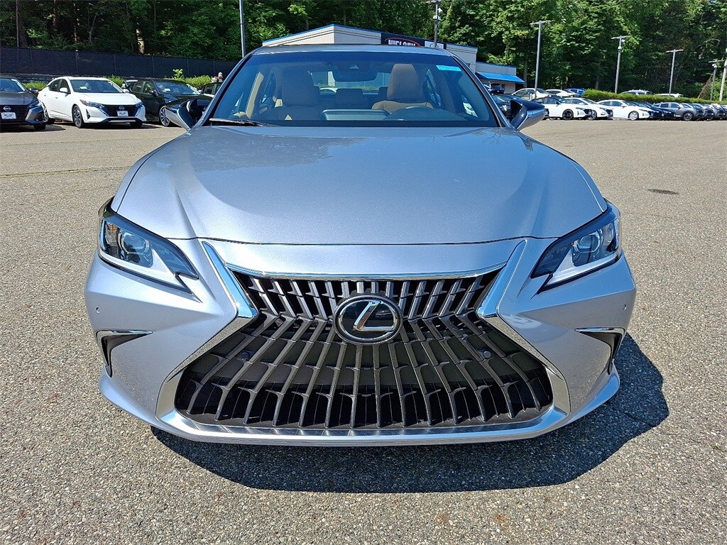 2022 Lexus ES 350 photo 2