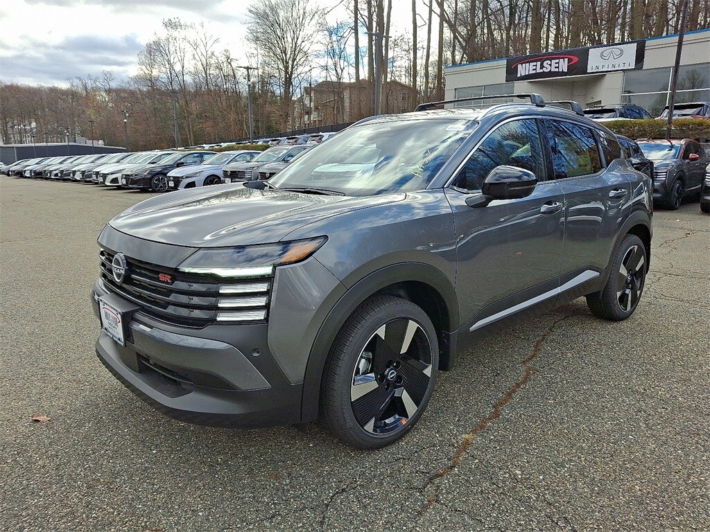 2026 Nissan Kicks SR photo 2