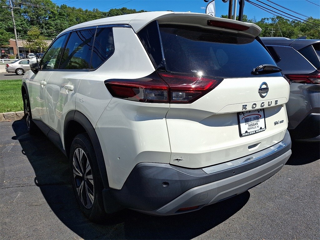 2021 Nissan Rogue SV photo 3