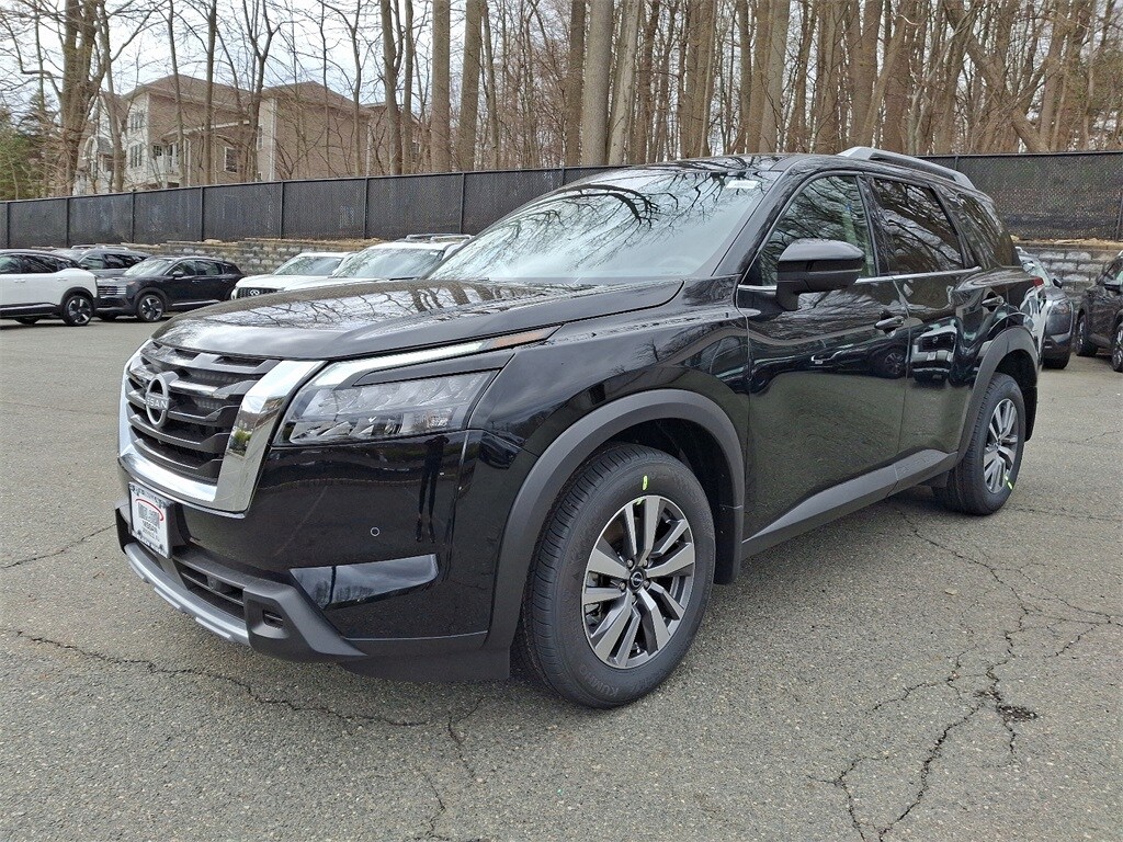 2025 Nissan Pathfinder SL photo 2