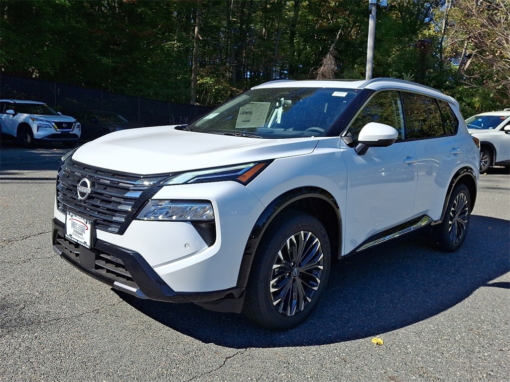 2026 Nissan Rogue Platinum photo 2