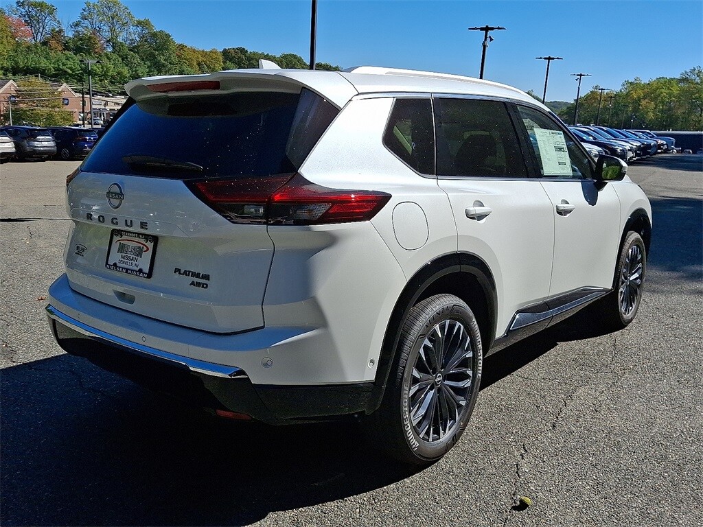 2026 Nissan Rogue Platinum photo 4